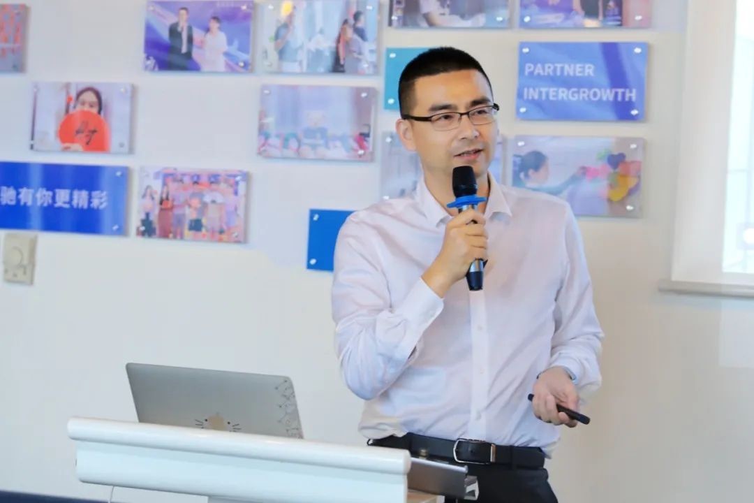 (图为嘉驰国际创始人兼董事长马士发先生分享) (图为嘉驰国际创始人兼董事长马士发先生分享)